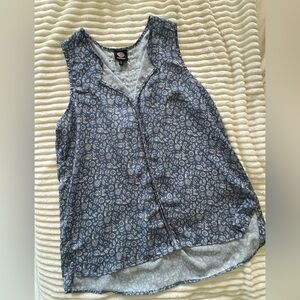 Bobeau Light Blue Patterned Blouse tank longer fit and flowy size Large